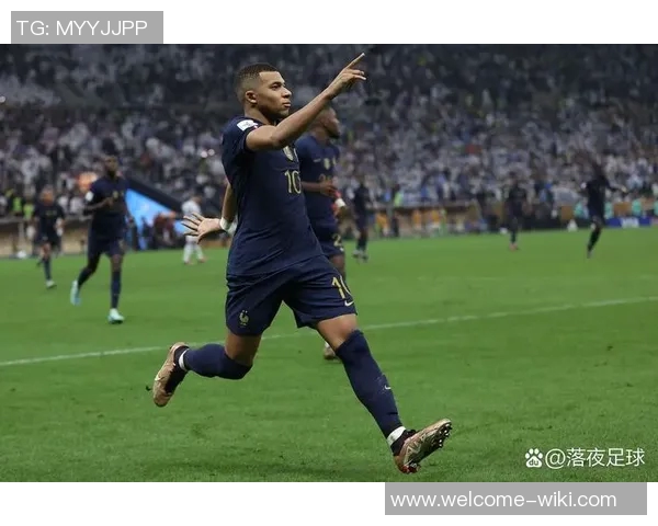 姆巴佩今日室内训练状态良好明日将决定是否参加西超杯对决