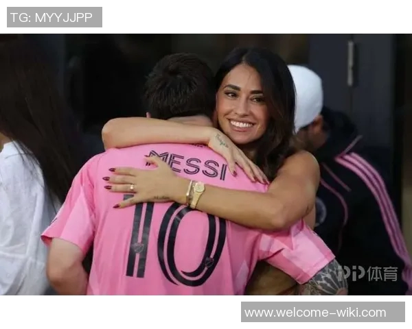 梅西与安东内拉泳池旁甜蜜拥吻社媒晒照引发热议