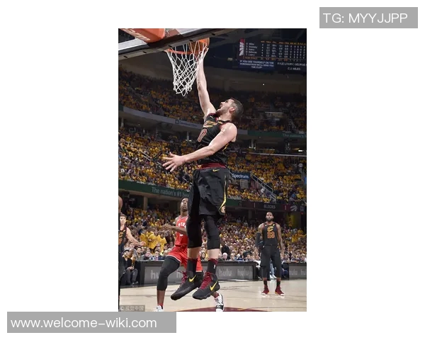 福克斯半场表现出色10投4中三分2中4贡献12分5助助力球队争胜